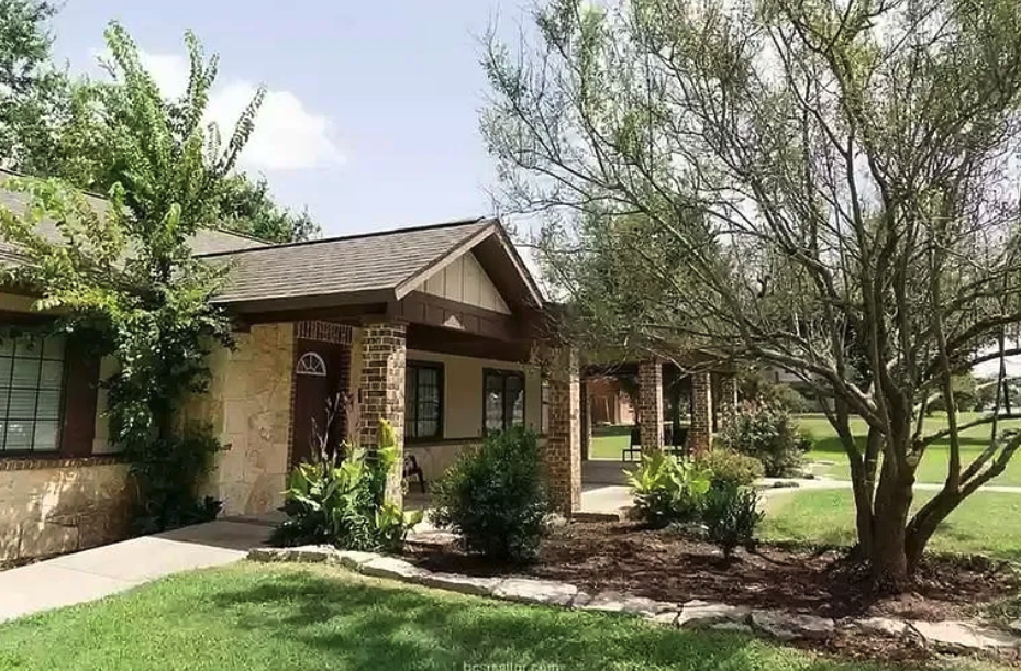 Building Photo - 3101 Lodgepole Dr