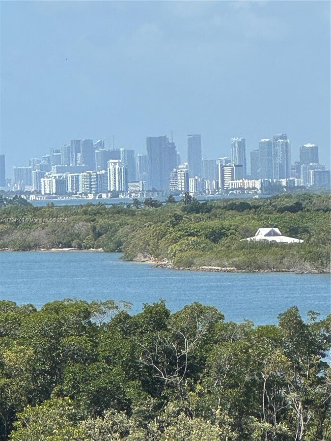 Building Photo - 100 Bayview Dr