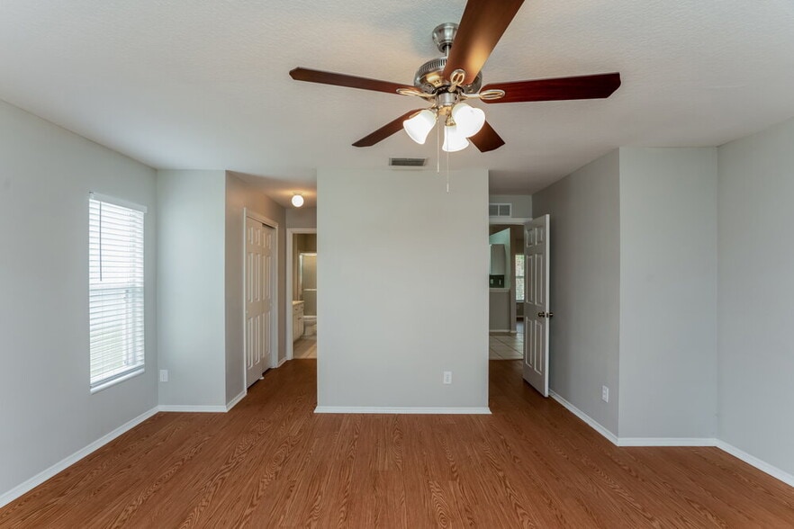 Building Photo - 4040 Kingsfield Dr