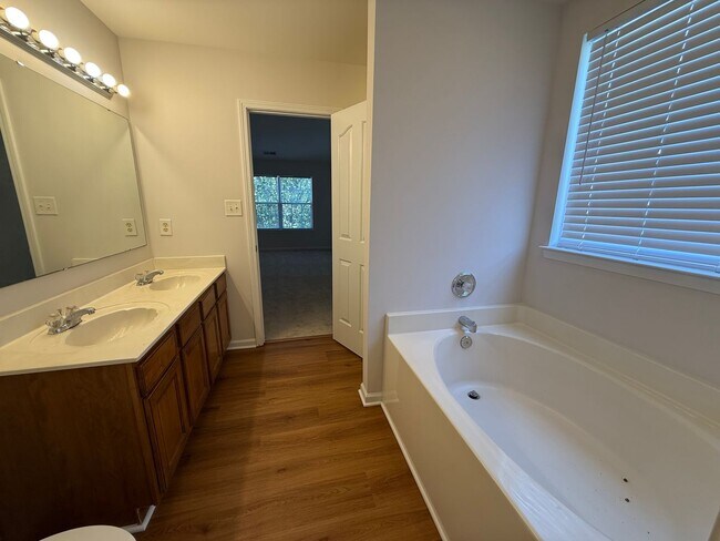 Building Photo - 4BR/2.5 BA Home in Monroe