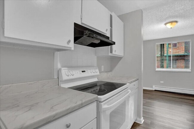 Building Photo - Beautifully Updated 1 Bed/1 Bath Apartment...