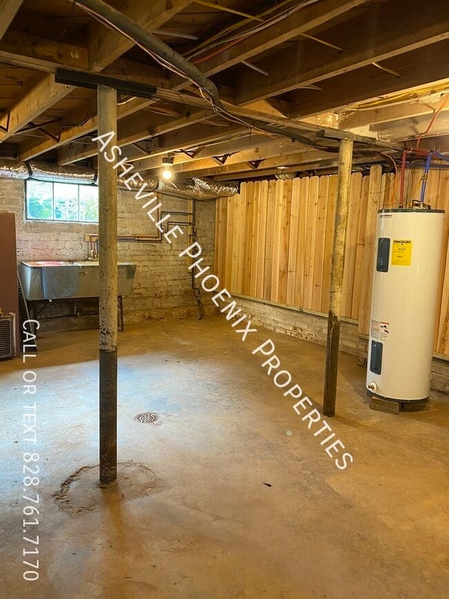 Building Photo - 7 Enka Pine St