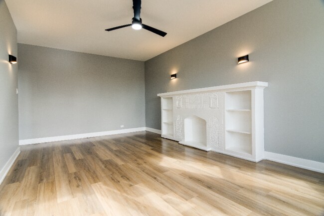 Building Photo - 3422 W Dickens Ave
