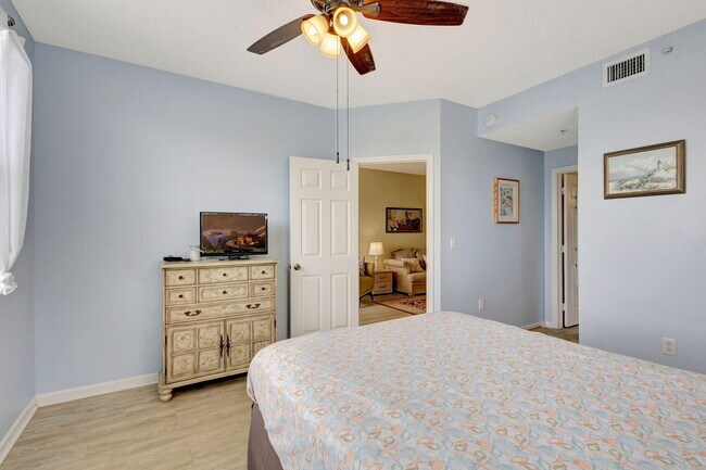 Building Photo - 2060 Greenview Shores Blvd