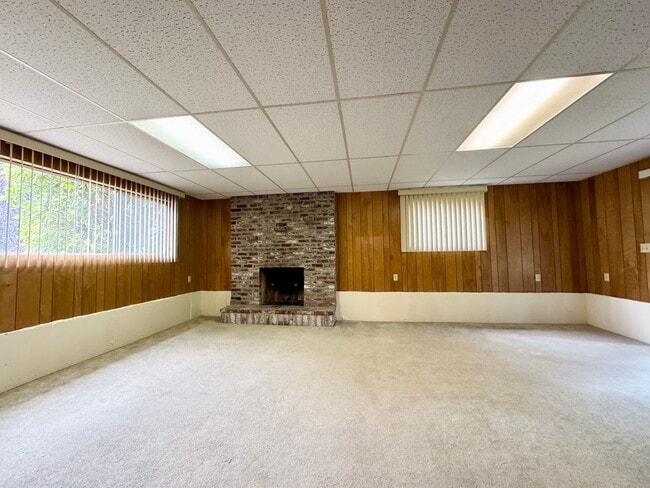Building Photo - Bellevue Home