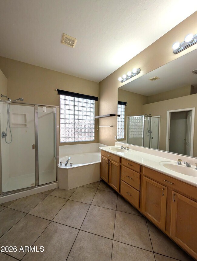 Building Photo - 2224 E Detroit St