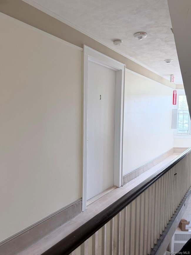 Building Photo - 3 Hillside Ave