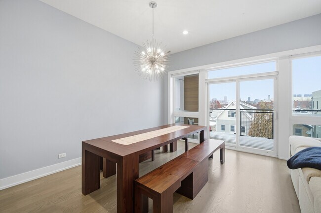 Building Photo - 725 W 17th St