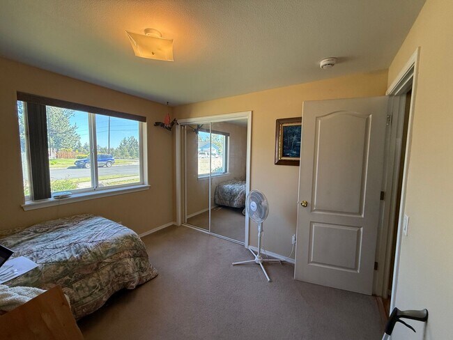 Building Photo - Spacious 4 Bed, 3 Bath Home - Terrango Glen