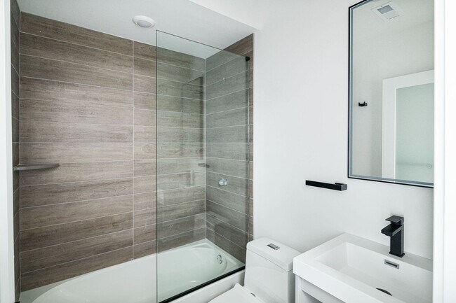 Building Photo - Brand New Luxury Townhouses