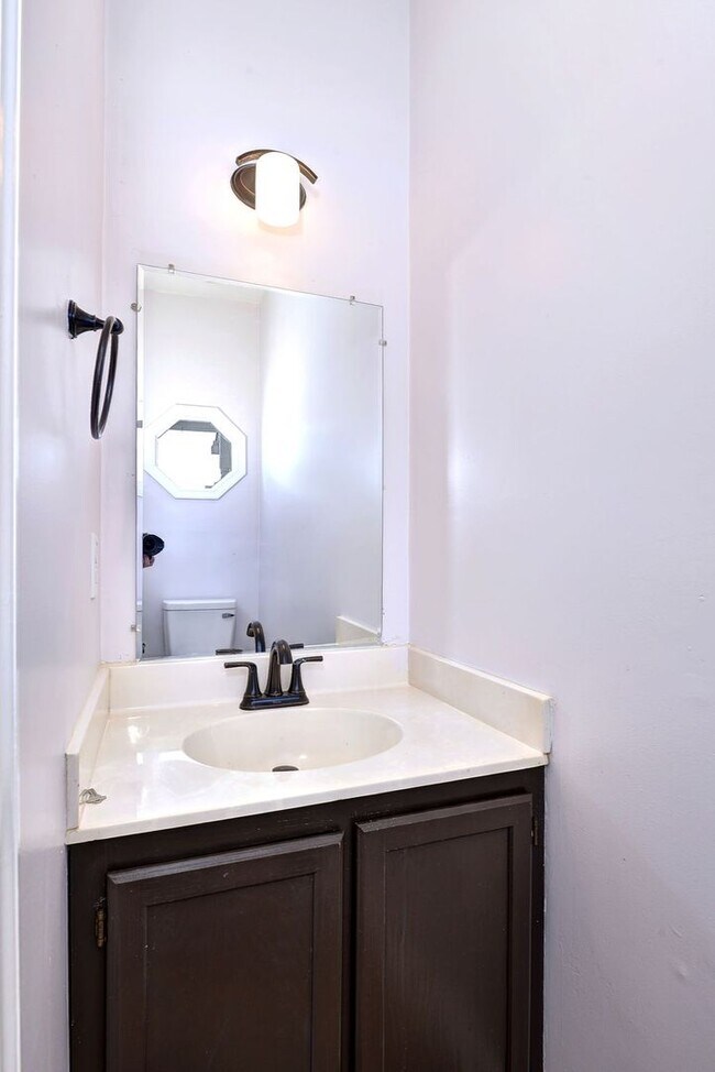 Building Photo - Coventry Townhome Move In Ready.