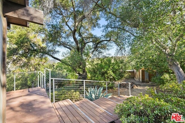 Building Photo - 21273 Entrada Rd