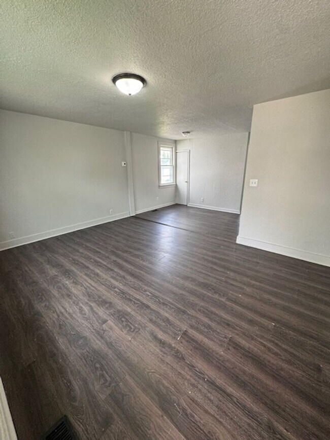 Building Photo - 1516 Bayer Ave