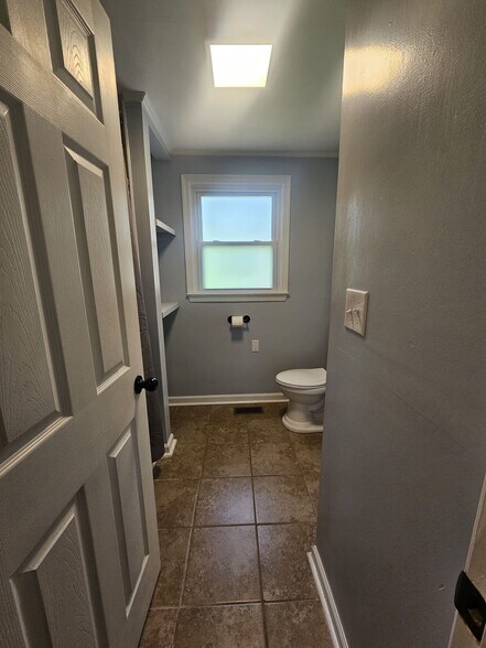 Building Photo - 259 Lakeview Dr