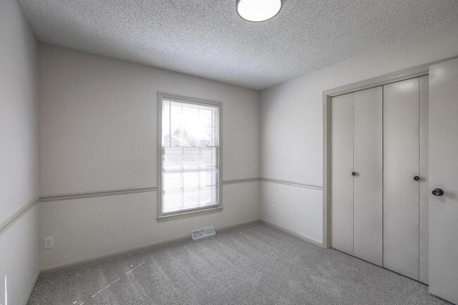 Building Photo - 902 Kingston Ct