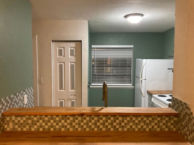Building Photo - Beautifully Furnished 2/1.5 in Haystacks