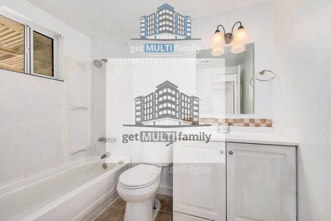 Building Photo - 1402 W Mercer Ln