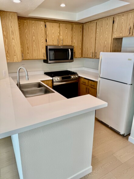 Building Photo - 5259 Cartwright Ave