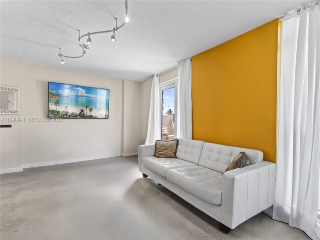 Building Photo - 7600 Collins Ave