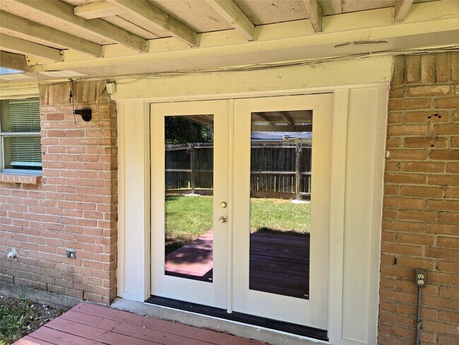 Building Photo - 2515 Maple Tree Ct