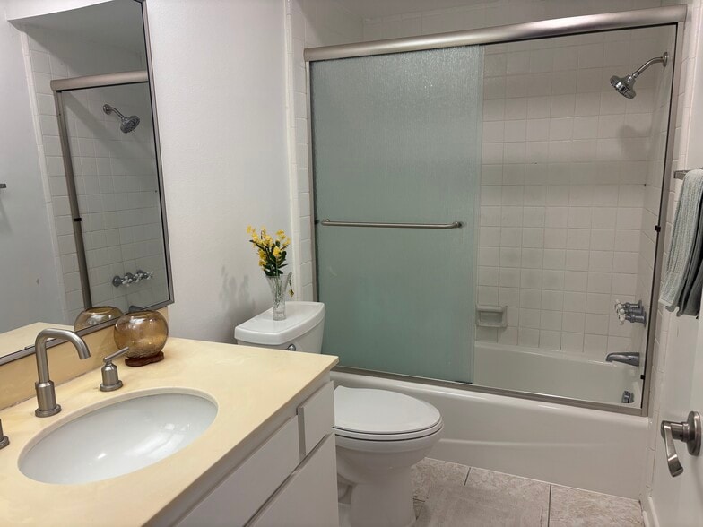 Building Photo - 27912 Ridgecove Ct N