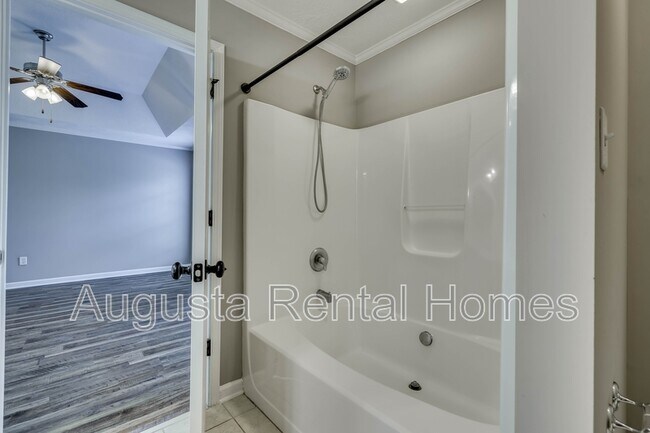 Building Photo - 1054 Grove Landing Ln