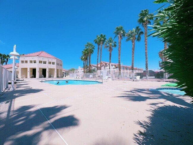 Building Photo - 2b2b Condo Tropicana/Jones  $1450