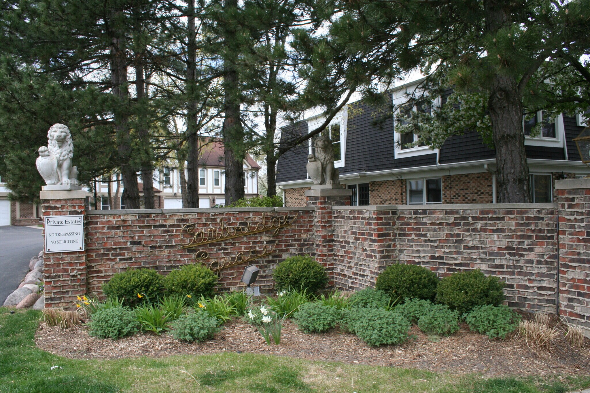 Building Photo - 837 Garfield Ave