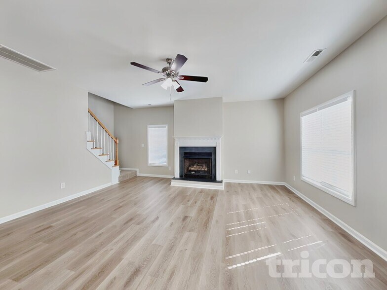 Building Photo - 5513 Landreaux Dr