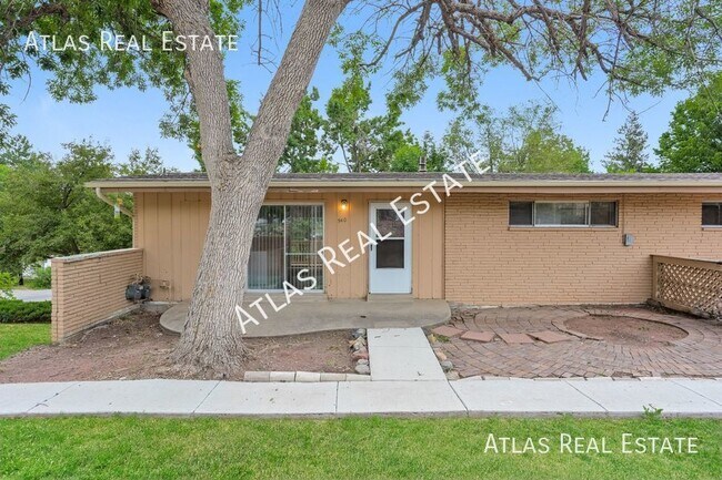 Building Photo - 3 Bedroom 2 Bath with laundry and finished...