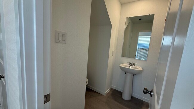 Building Photo - 912 Pertuso Ln