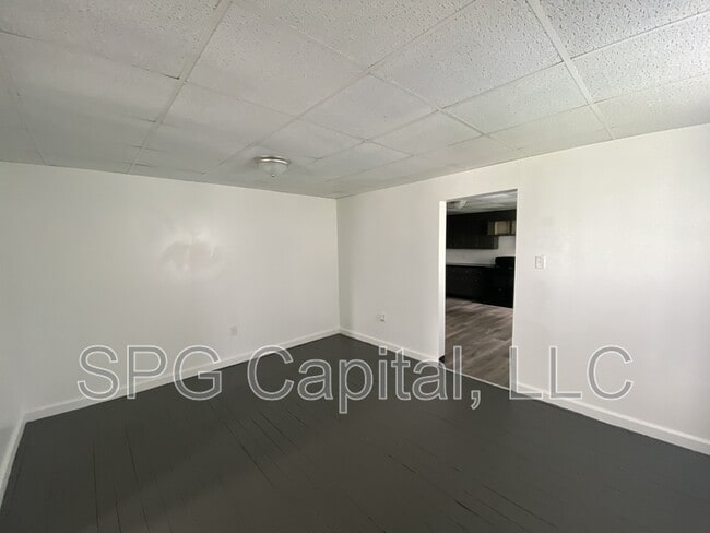 Building Photo - 112 N York St