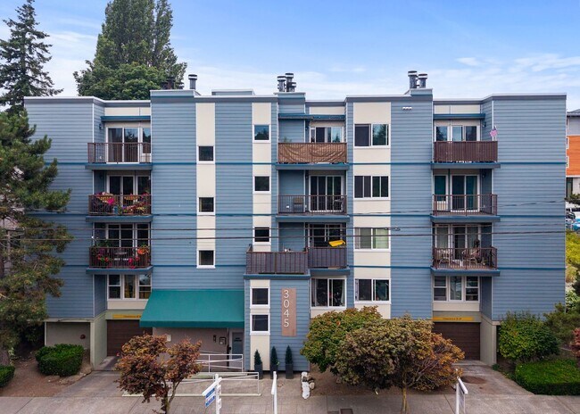 Primary Photo - Location, Location!! 2-bedroom Condo in Ma...