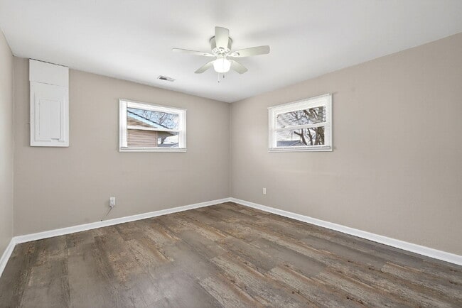 Building Photo - 2831 Hyannis Dr