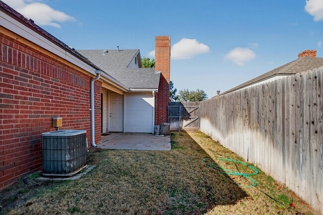 Building Photo - 1709 Castleford Rd