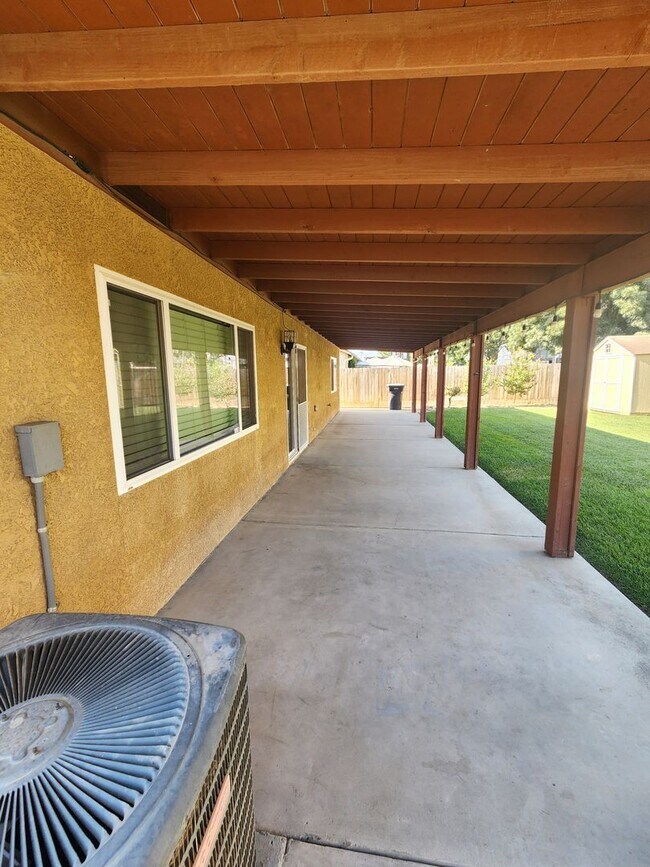 Building Photo - 2884 Sauvignon St