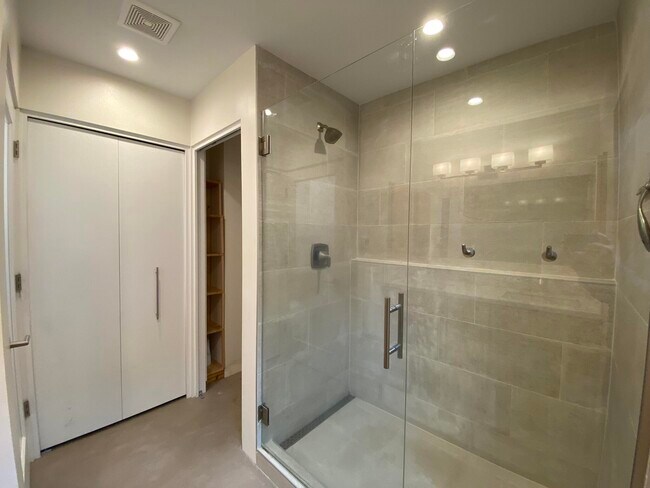 Building Photo - 4614 Idlewilde Ln SE