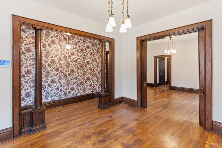 Building Photo - 643 Linwood Ave