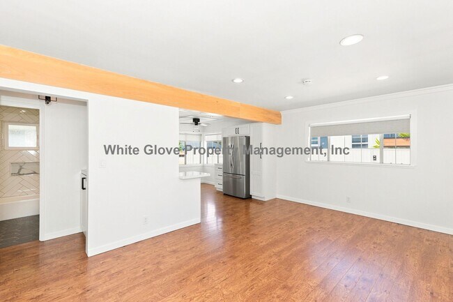 Building Photo - Rare Gated Orange Park Acres 3 Bedroom Property Featuring a Commercial Workshop & Studio