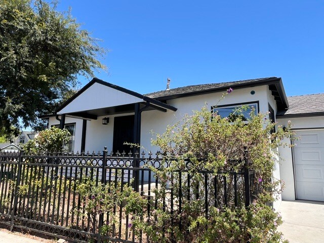 Building Photo - 11552 Braddock Dr