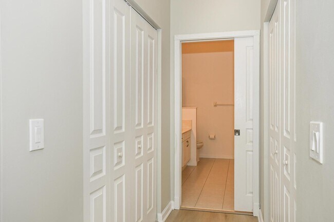 Building Photo - 649 NE Bent Paddle Ln