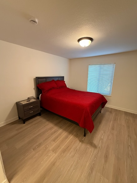 Building Photo - 1000 Estes St