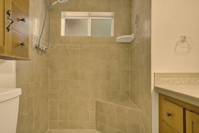 Building Photo - Upper Valley 3 Bedroom 2 Bath