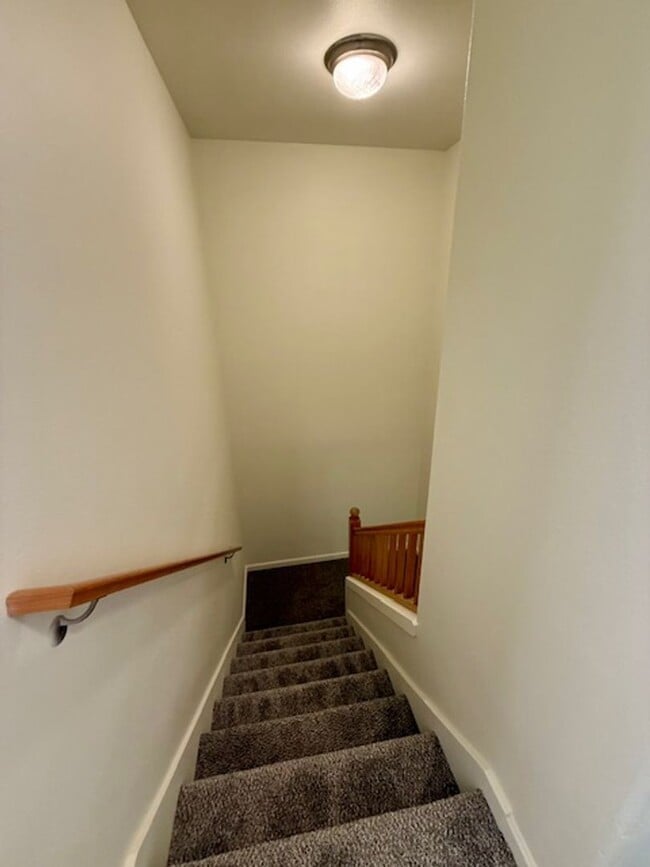 Building Photo - Lovely Corner Lot 3 Bedroom home with Land...