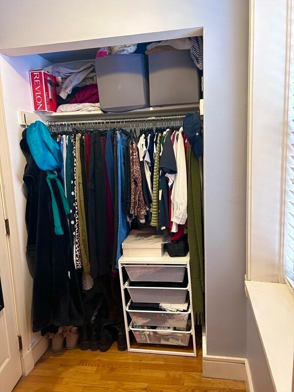 Building Photo - 27 Anderson St