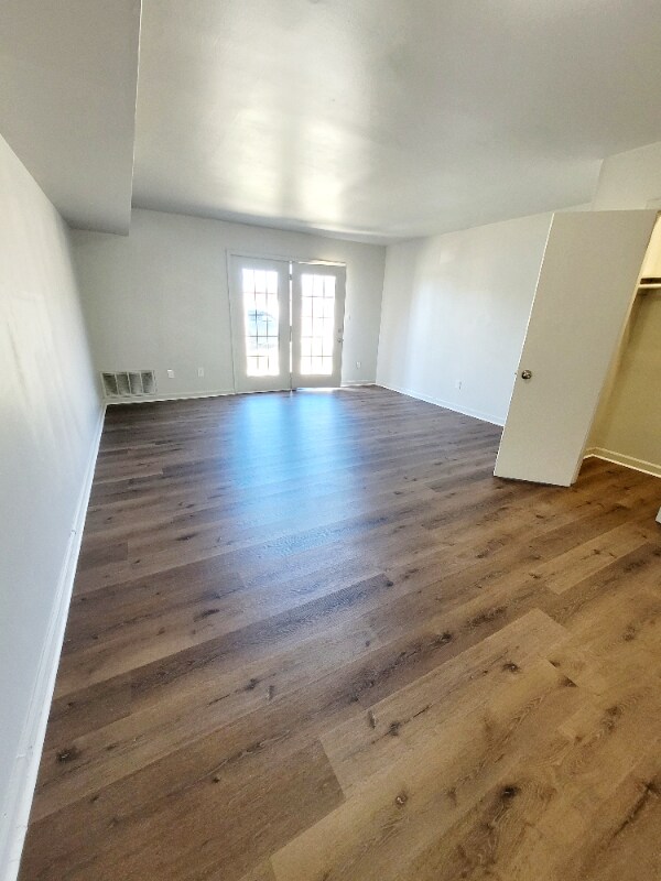 Building Photo - 8 Bainbridge Ave