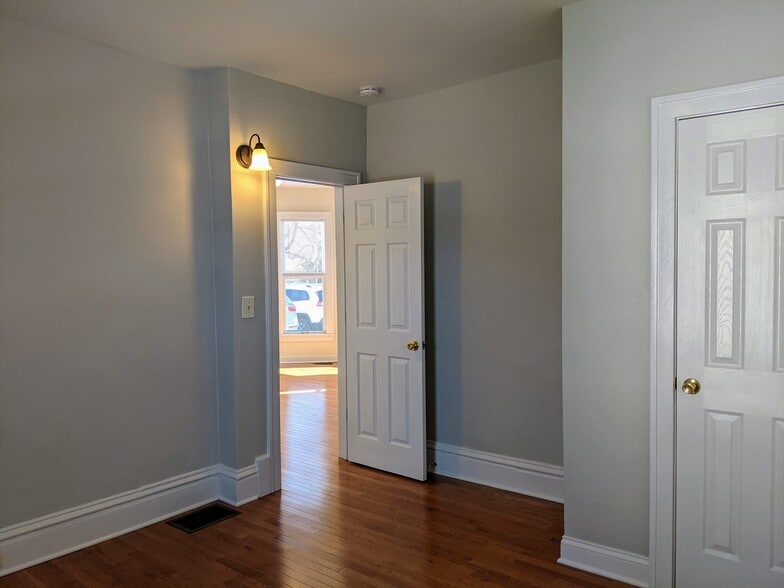 Building Photo - 330 Henry Ave SE