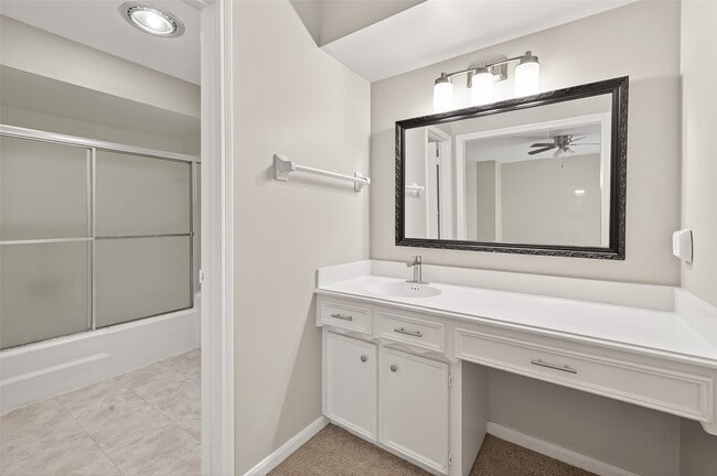 Building Photo - 10738 Briar Forest Dr