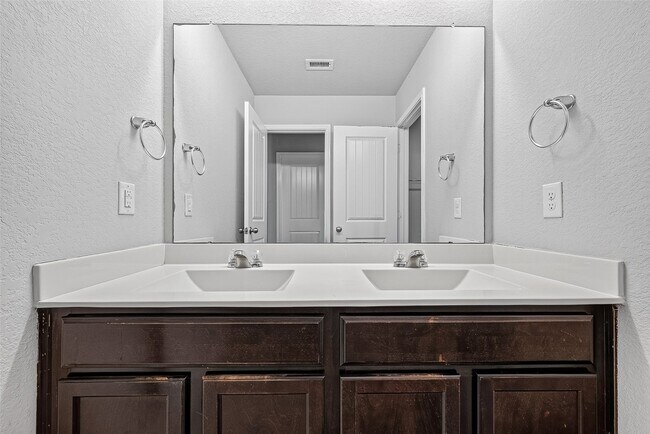 Building Photo - 29615 Breakwater Dr