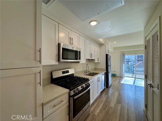 Building Photo - 1025 S Berendo St
